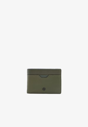 Porte-cartes compact en cuir vert olive avec un bord supérieur vert foncé et un petit logo embossé au centre avant.