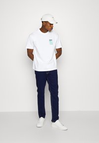 Tommy Jeans AUSTIN SLIM TPRD - Jeans Tapered Fit - denim dark