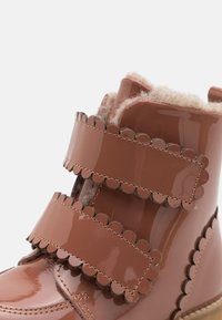 Petit Nord Copenhagen SCALLOP UNISEX - Talvesaapad - rose clay