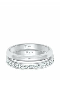 Două inele argintii interconectate, unul simplu și unul decorat cu cristale clare, marcate cu "925" indicând autenticitatea argintului sterling.