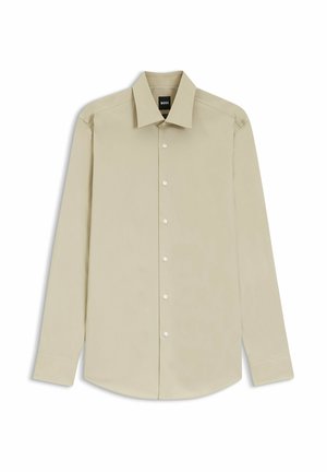 Camicia beige da uomo a maniche lunghe con bottoni, collo a punta, sette bottoni sul davanti e polsini con un solo bottone, distesa su sfondo bianco.