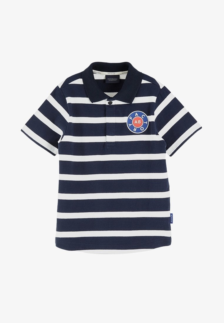 Granatowa w białe paski koszulka polo, krótki rękaw, żebrowany kołnierzyk, zapięcie na guziki z przodu, posiada okrągłą łatę z logo na piersi.
