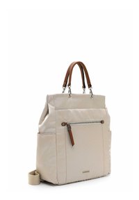 Beige Nylon-Handtasche mit braunen Ledergriffen, einem Reißverschluss-Frontfach, zwei Seitenfächern und rechteckiger Form. Mit silberfarbener Hardware.