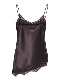 Camisole en satin marron foncé avec fines bretelles spaghetti et bordure en dentelle le long de l'encolure et de l'ourlet, présentant une texture lisse.