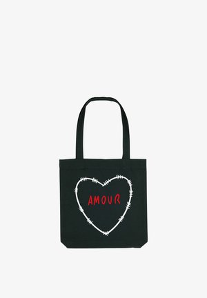 Borsa a tracolla in tessuto nero con un design a cuore cucito in bianco e la parola "AMOUR" in rosso. Due robuste maniglie per il trasporto.