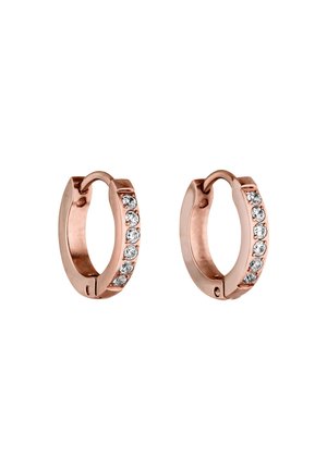 Ohrringe aus Roségold in Form von Creolen, die eine Reihe von sechs klaren Kristallen entlang der vorderen Kante aufweisen. Glatte Metalloberfläche mit polierter Oberfläche.