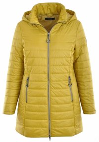Gelbe gepolsterte Jacke mit Kapuze, mit einem Reißverschluss vorne, zwei seitlichen Reißverschlusstaschen und sichtbarem Steppdesign. Silberne Hardware-Akzente.