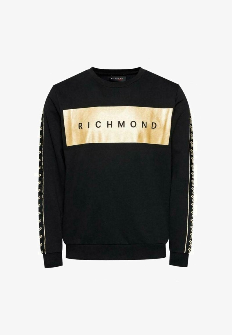 Sweat-shirt noir à manches longues avec un large panneau doré traversant la poitrine avec l'inscription « RICHMOND » et des rayures dorées à motifs sur les deux manches.
