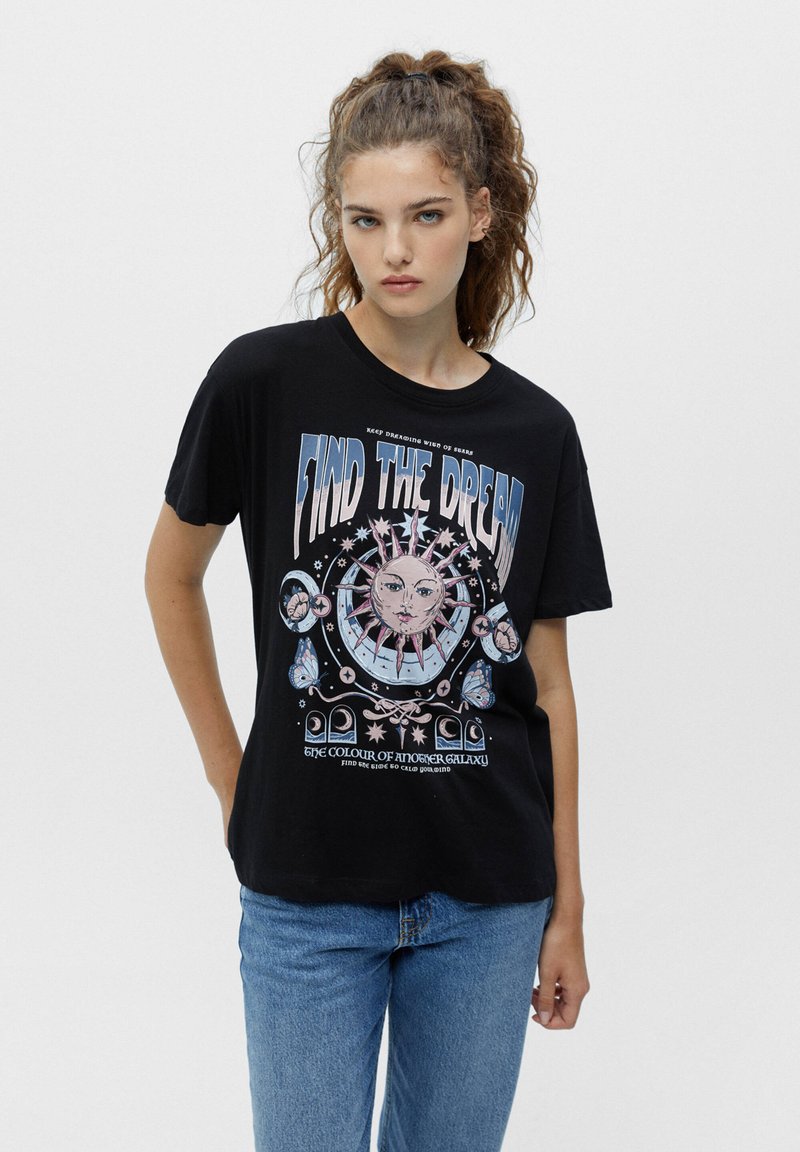 PULL&BEAR SHORT SLEEVE WITH ESOTERIC Tshirt print mottled black/zwart Zalando.nl