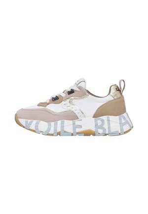 Sneakers con una miscela testurizzata di camoscio bianco, beige e rosa. Presentano accenti neri, chiusura con lacci piatti e suola in gomma con lettering audace.