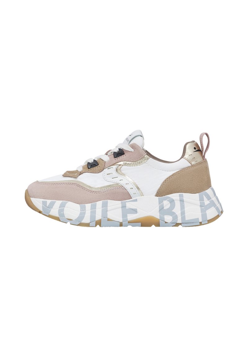 Sneakers con una miscela testurizzata di camoscio bianco, beige e rosa. Presentano accenti neri, chiusura con lacci piatti e suola in gomma con lettering audace.