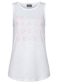 Bílý tílko bez rukávů s korálově růžovým nápisem „VENICE BEACH LOS ANGELES“, vyrobené z hladké, lehké látky s kulatým výstřihem.