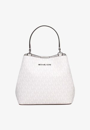 Sac à bandoulière en cuir blanc avec un motif monogramme subtil. Éléments métalliques argentés et forme structurée. Logo de la marque bien visible.