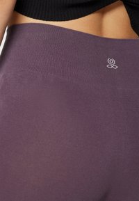 Yogasearcher CHENDA SEAMLESS LEGGING - Punčochy - topaze