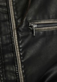 Bershka Kurtka ze skóry ekologicznej