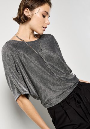 V BACK SPARKLE - Blusa - silver