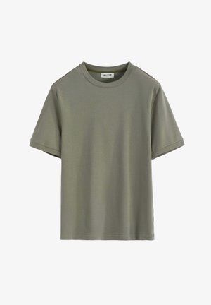 T-shirt court en coton vert olive uni avec manches courtes, col rond et ourlet droit, présenté sur un fond blanc.