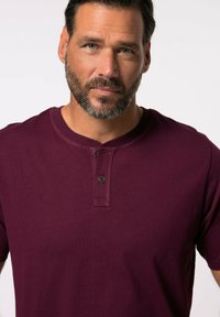 JP1880 HENLEY BAUCHFIT HALBARM - Camiseta básica - dark ruby