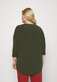 ONLY Carmakoma CARLAMOUR 3/4   - Hosszú ujjú felső - kalamata