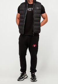 Alessandro Zavetti Väst - black