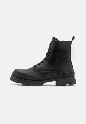 WARRICK - Nauhalliset nilkkurit - black