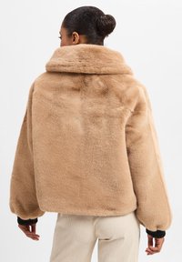 Marie Lund Winterjas - camel