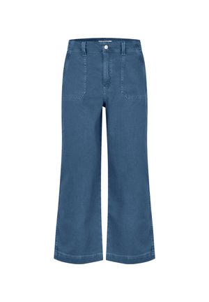 Wijde blauwe spijkerbroeken met voorzakken, ceintuurlussen en een witte knoopsluiting in de taille.