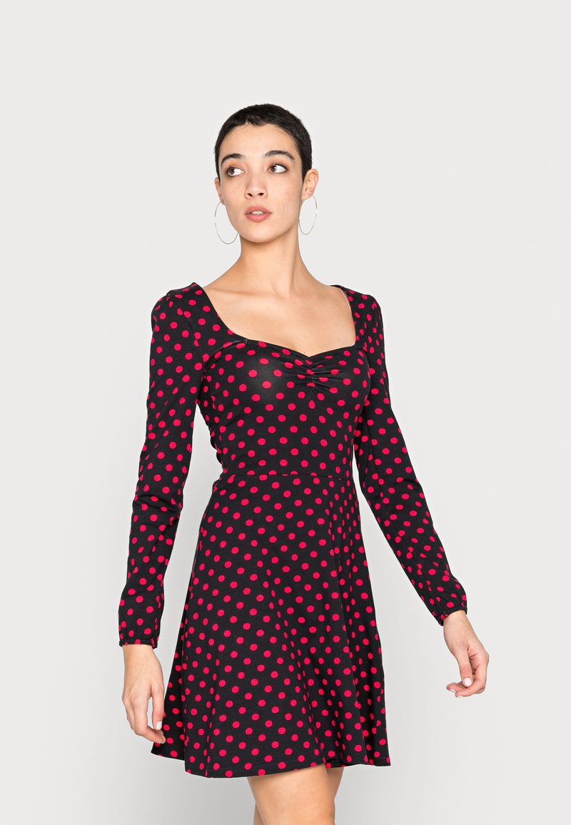 Even&Odd Vestido de malha - black/red