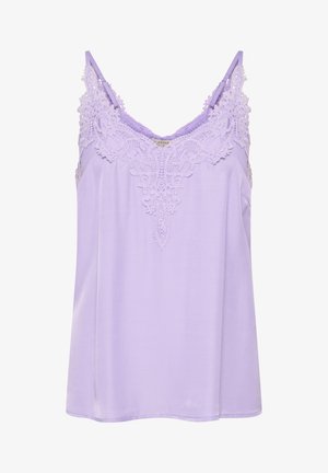 Lavendel satijnen top met verfijnde kantdetails langs de halslijn en verstelbare bandjes, met een zachte textuur en een relaxte pasvorm.