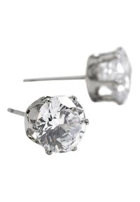 Klar funkelnde Ohrstecker mit rundem Design, gefasst in silberfarbenem Metall. Sie besitzen eine Vier-Krappen-Fassung und eine glatte, polierte Oberfläche.