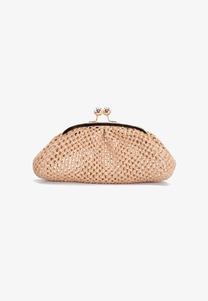 Spleciona różowa torebka kopertowa o zaokrąglonym kształcie, metalowy zamek z dwoma dekoracyjnymi kulkami oraz fakturowany wzór na powierzchni.