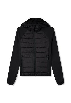 Giacca a zip nera con pannello frontale trapuntato, maniche in tessuto morbido e cappuccio. Include tasche laterali con zip e design snello.