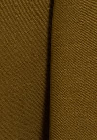 adL WITH POCKET - Paitamekko - olive
