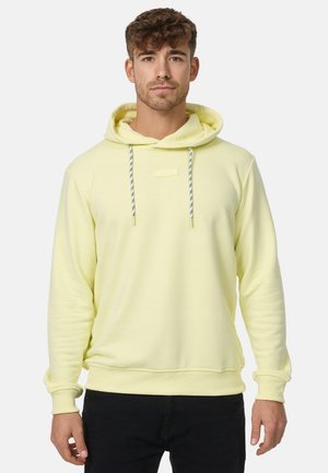 Lichtgele hoodie van zacht materiaal, met een trekkoordkap, ribgebreide boorden en een klein rechthoekig label aan de voorkant.