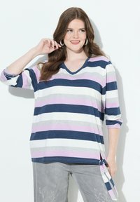 Gestreiftes Langarm-V-Ausschnitt-Oberteil mit horizontalen Streifen in Pink, Grau und Marineblau; weicher Stoff mit einem Knoten-Detail an dem Saum.