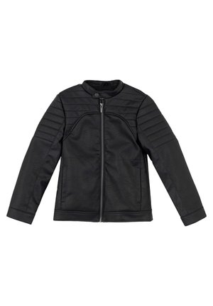 Veste biker en similicuir noir avec épaules matelassées, fermeture éclair avant, col montant avec bouton-pression et manches longues.