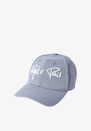 Casquette de baseball gris clair avec texte brodé blanc « Project x Paris » sur le panneau avant, visière incurvée et trous de ventilation cousus.
