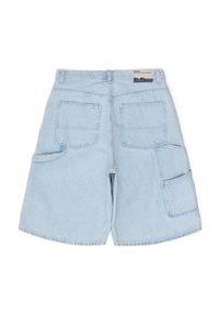 Shorts in denim azzurro chiaro con vita alta, multiple tasche e una texture leggermente sbiadita. Sul retro presenta due tasche a toppa e un'etichetta.