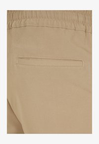 Sélectionné, unionbeige
