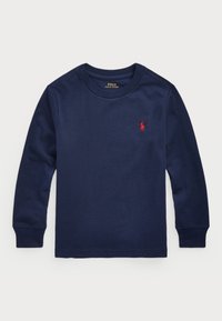 Marineblaue langärmlige Crewneck-Shirt mit dem roten Polo Ralph Lauren-Logo, das auf der linken Brust gestickt ist.