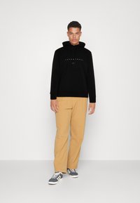 Felpa Jack & Jones blu in misto cotone con logo stampato multicolore e cappuccio | Pellizzari