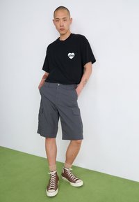 Carhartt WIP REGULAR CARGO COLUMBIA  - Pantaloni scurți - graphite