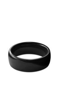 Svart keramisk ring med en glatt, blank finish, som har et kontinuerlig bånddesign og svakt rundede kanter.