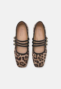 Call it Spring KAMELIE - Μπαλαρίνες με λουράκι στον αστράγαλο - brown/multi-coloured