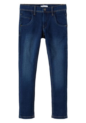 Dunkelblaue, schlanke Jeans aus Denim mit Vordertaschen, Gürtelschlaufen und Knopfverschluss, flach liegend auf weißem Hintergrund.