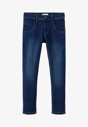 Mørkeblå, tætsiddende denimjeans med forlommer, bæltestropper og knaplukning, lagt fladt på en hvid baggrund.