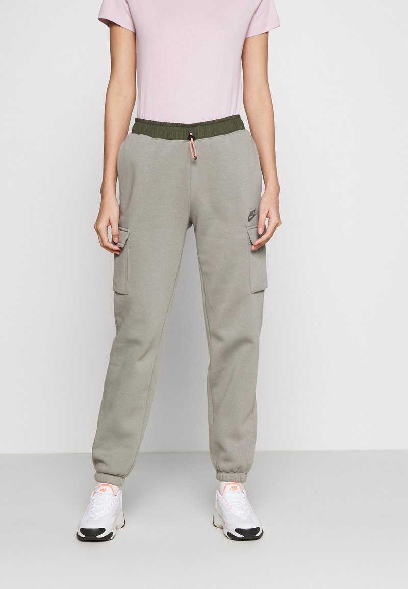 Nike Sportswear Cargobyxor - khaki