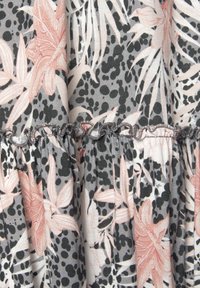Thumbnail Image 4