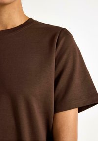 Lindex T-shirt basic - dark dusty brown