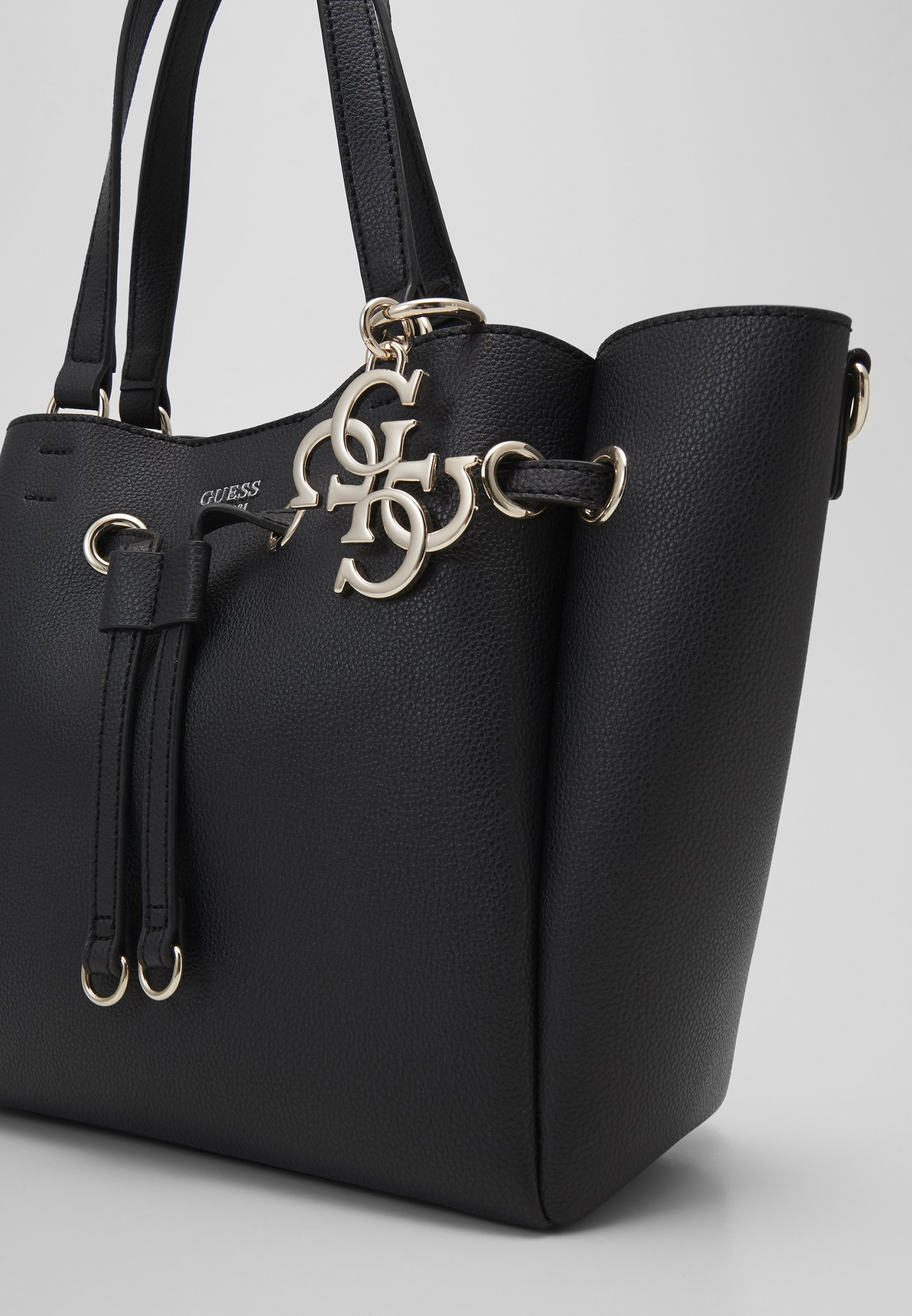 Guess DIGITAL DRAWSTRING BAG Håndveske black Zalando.no Guess DIGITAL DRAWSTRING BAG Håndveske black Zalando.no